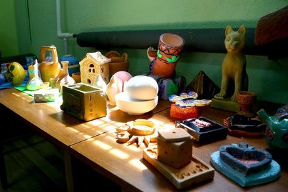 Връчване на сертификати за успешно завършен курс по грънчарство